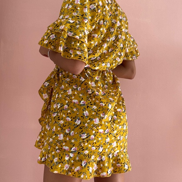 MISSGUIDED Yellow Sundress - Picture 2 of 6